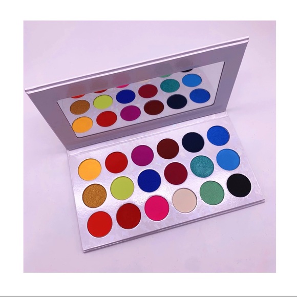 Bright color eyeshadow palette - Picture 1 of 4